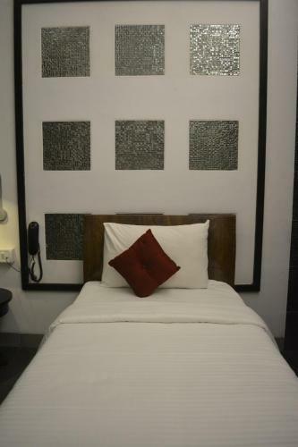 The E Hotel At Eskay Resorts