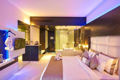 The E Hotel At Eskay Resorts