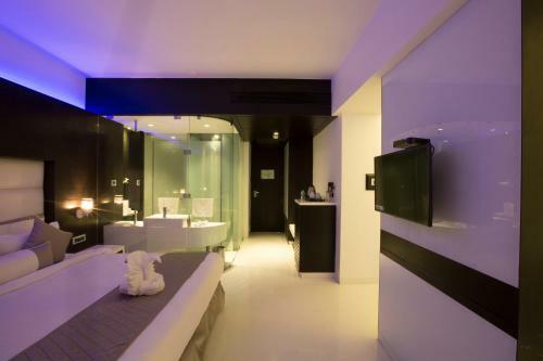 The E Hotel At Eskay Resorts