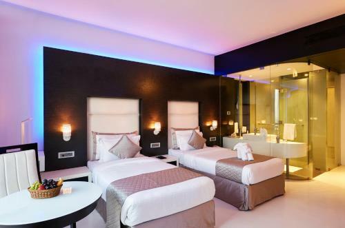 The E Hotel At Eskay Resorts