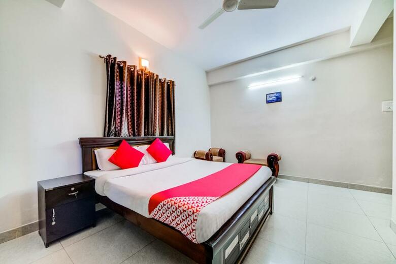 Hostal Oyo 6749 The Royal Nest