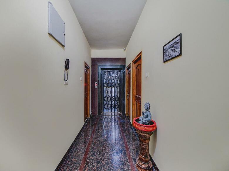 Hostal Oyo 6749 The Royal Nest