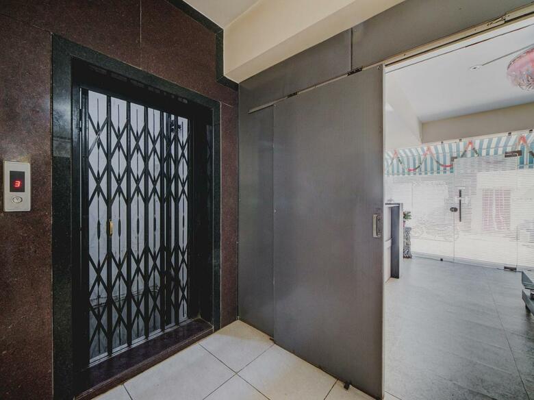 Hostal Oyo 6749 The Royal Nest