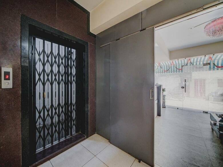 Hostal Oyo 6749 The Royal Nest
