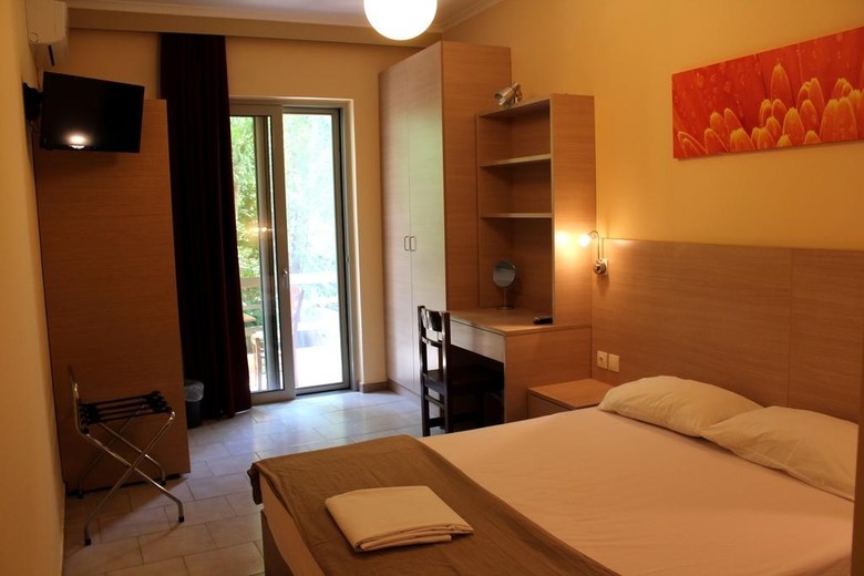 Philoxenia Hotel & Studios