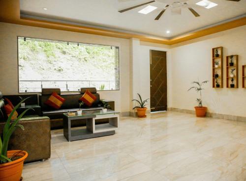 Hotel Grand Tapovan