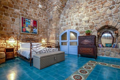 Bed & Breakfast Arabesque: An Arts And Residency Center In Old Acre