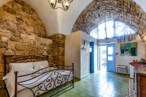 Bed & Breakfast Arabesque: An Arts And Residency Center In Old Acre