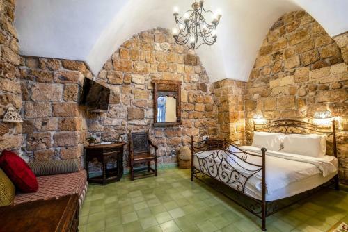 Bed & Breakfast Arabesque: An Arts And Residency Center In Old Acre