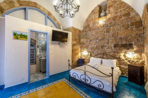 Bed & Breakfast Arabesque: An Arts And Residency Center In Old Acre