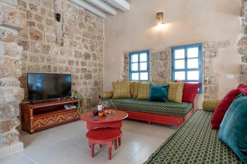 Bed & Breakfast Arabesque: An Arts And Residency Center In Old Acre