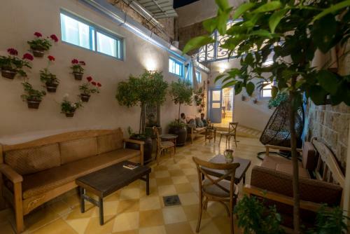 Bed & Breakfast Arabesque: An Arts And Residency Center In Old Acre