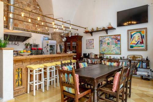 Bed & Breakfast Arabesque: An Arts And Residency Center In Old Acre