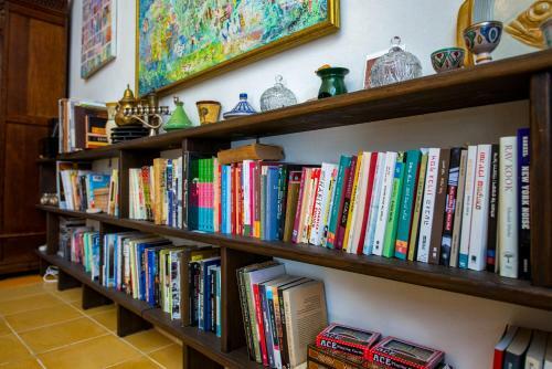 Bed & Breakfast Arabesque: An Arts And Residency Center In Old Acre