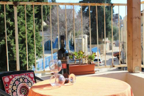 Hostal Off The Square