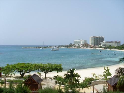 Oceanview Apartment 13c