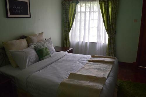 Hostal Adies Garden Suites