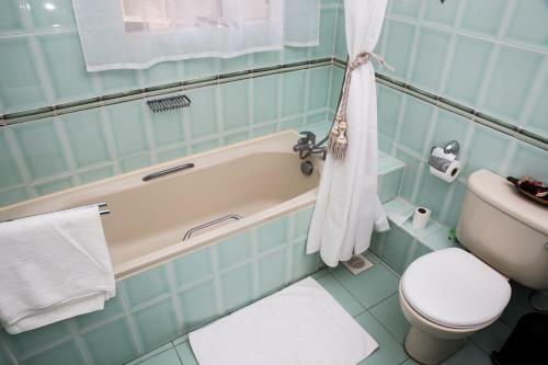 Hostal Adies Garden Suites