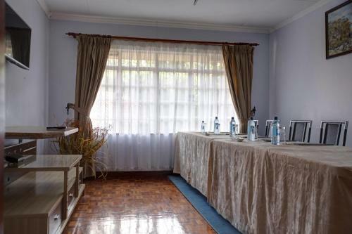 Hostal Adies Garden Suites
