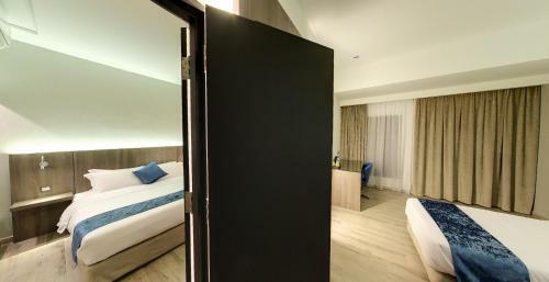 Flora By Crossroads Hotel