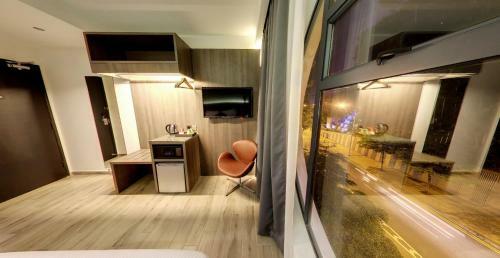 Flora By Crossroads Hotel