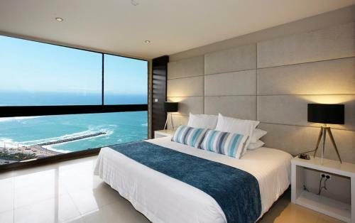 Waterfront Larcomar Apartments