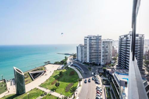 Waterfront Larcomar Apartments