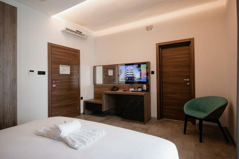 Hotel Pebbles Resort