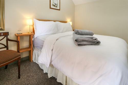 Bed & Breakfast Christmas Pie Barns