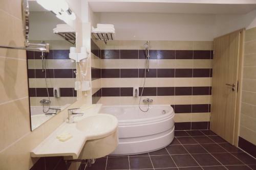 C&c Residence Hotel