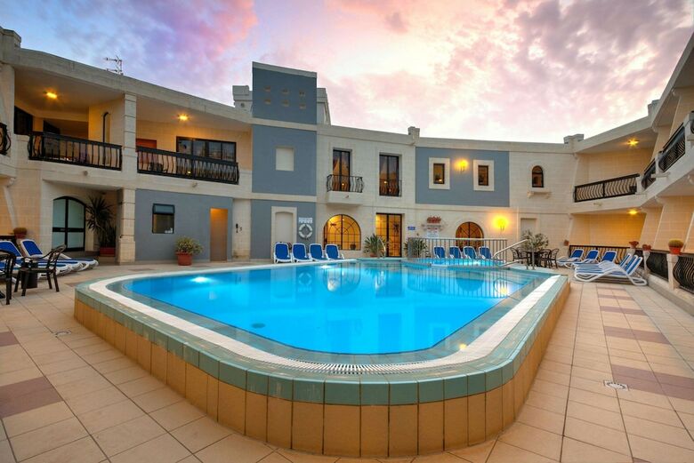 Hotel Pergola Club