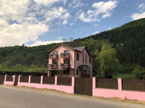 Hostal Ella Mansion