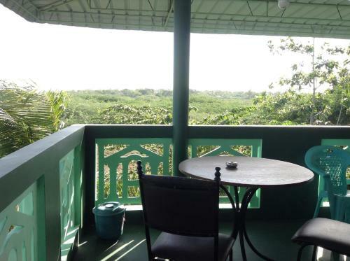 Hostal Lagoon Inn