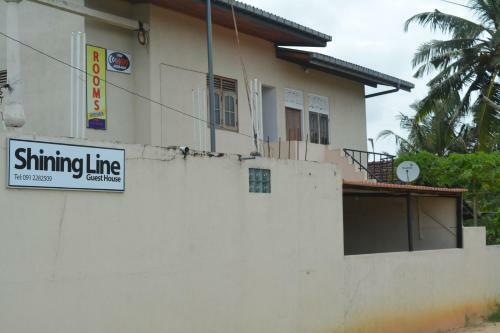 Hostal Shining Line
