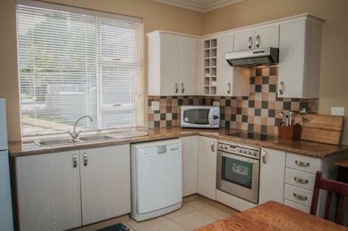 Apartamento Aan de Zee @ Pinnacle Self - Catering Villas
