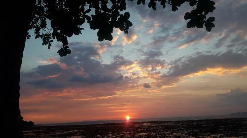 Hostal Libong Sunset Resort