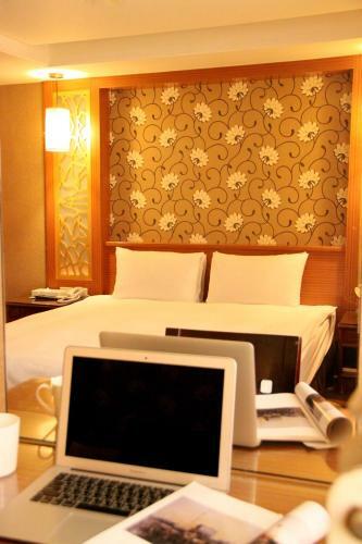 Crystal Hotel Taipei