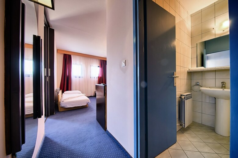 Hotel Issa