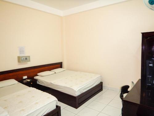 Yellow Hotel