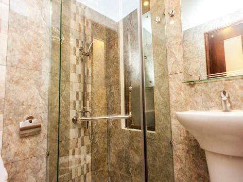 Infinity Edge Pool Apartments