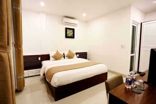 Moon & Sun Hostel
