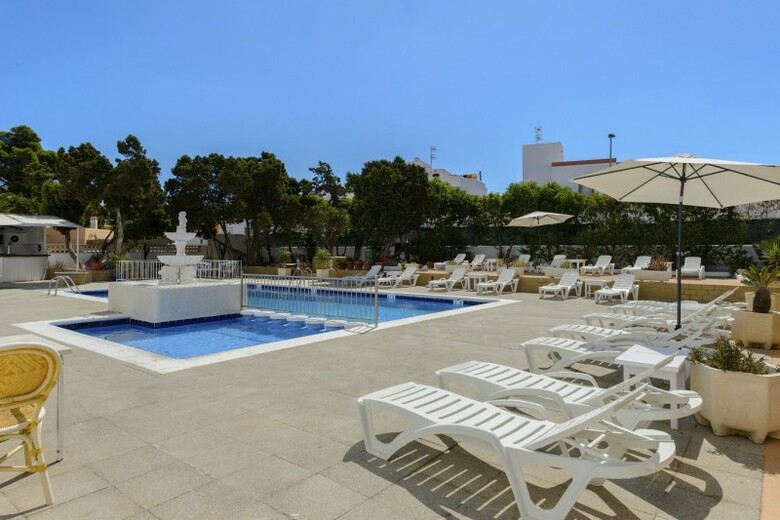 Apartamentos San Antonio Beach