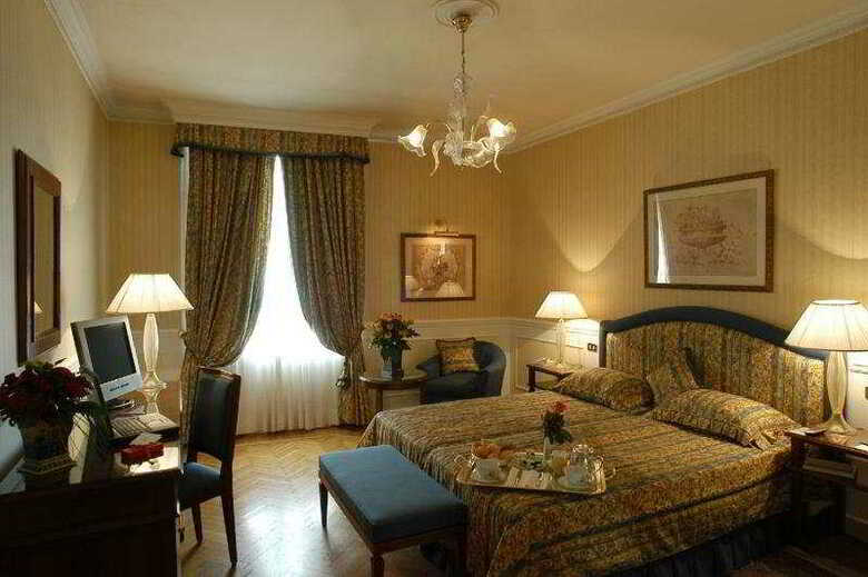 Plaza Hotel Lucchesi