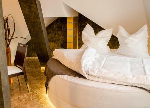 Alpha & Omega Hotel