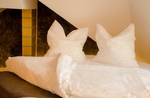 Alpha & Omega Hotel