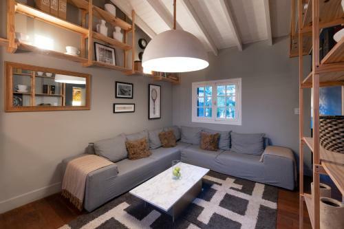 Onas Hostel & Suites