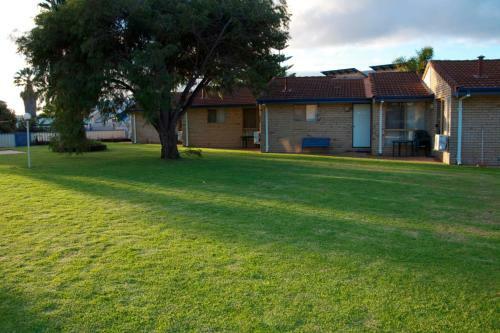 Hotel Esperance Beachfront Resort