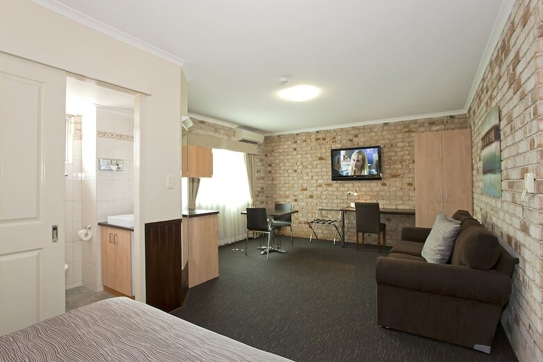 Highlander Motor Inn