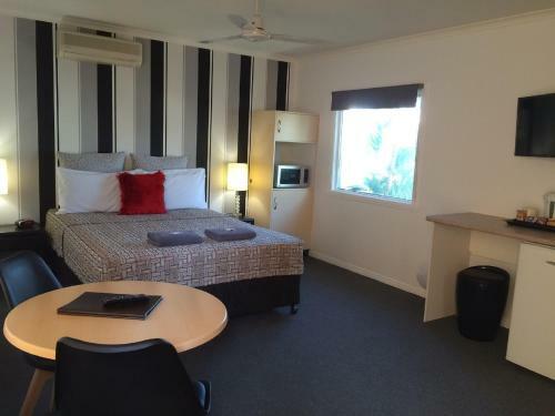 Central Motel Gin Gin