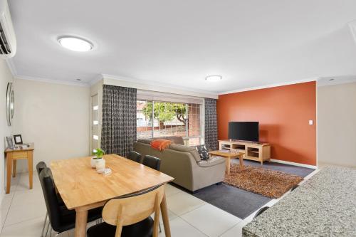 City Two Apartment